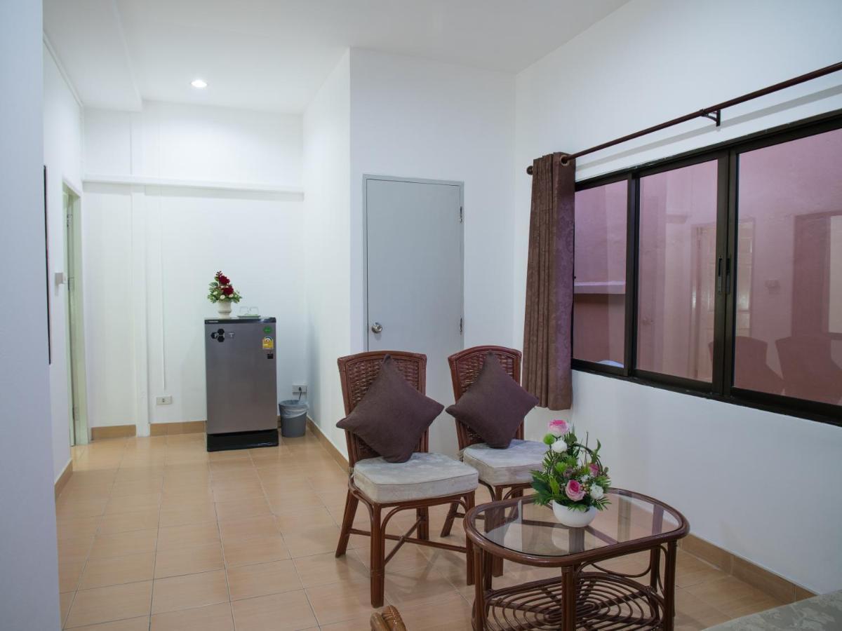 Tj Guesthouse Pattaya Exterior foto