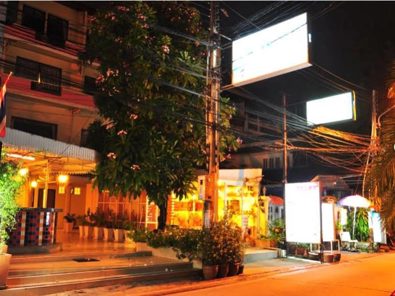 Tj Guesthouse Pattaya Exterior foto